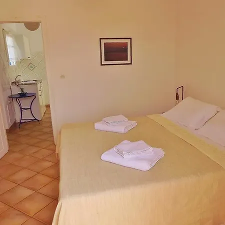 Votsalo Naousa (Paros)