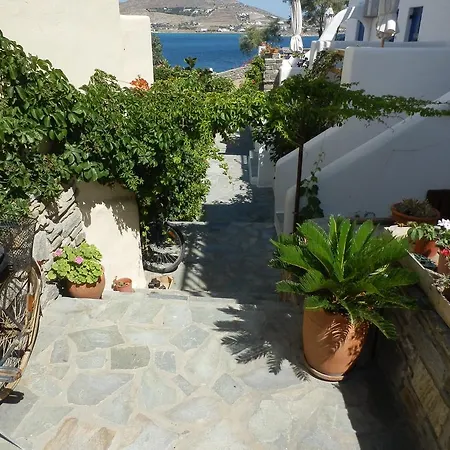 Votsalo Naousa (Paros)